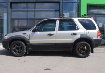 Подержанный автомобиль Ford Escape 2001 года (2 фото)