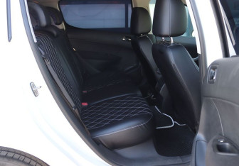 Подержанный автомобиль Peugeot 308 Hatchback 2011 года (12 фото)