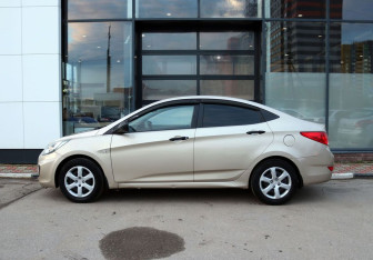 Подержанный автомобиль Hyundai Solaris Sedan 2011 года (2 фото)