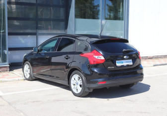 Подержанный автомобиль Ford Focus Hatchback 2013 года (6 фото)