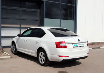 Подержанный автомобиль Skoda Octavia Liftback 2014 года (3 фото)