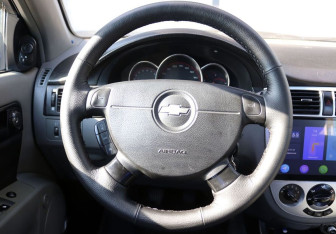 Подержанный автомобиль Chevrolet Lacetti Sedan 2005 года (14 фото)