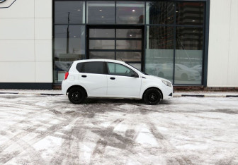 Подержанный автомобиль Chevrolet Aveo Hatchback 2010 года (6 фото)