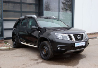 Подержанный автомобиль Nissan Terrano 2014 года (7 фото)