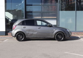 Подержанный автомобиль Kia Rio Hatchback 2011 года (6 фото)