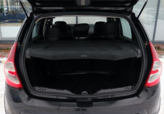 Подержанный автомобиль Renault Sandero 2012 года (10 фото)