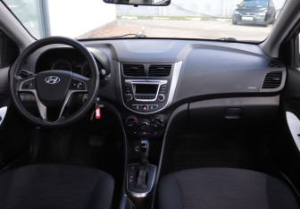 Подержанный автомобиль Hyundai Solaris Sedan 2015 года (14 фото)