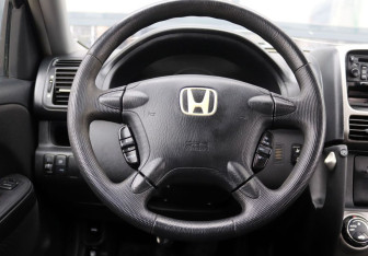 Подержанный автомобиль Honda CR-V 2005 года (16 фото)