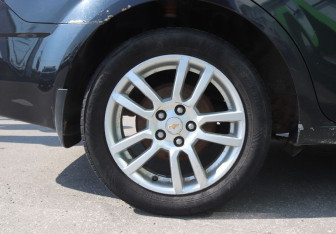 Подержанный автомобиль Chevrolet Aveo Sedan 2012 года (10 фото)