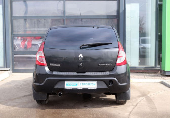 Подержанный автомобиль Renault Sandero 2010 года (3 фото)