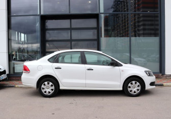 Подержанный автомобиль Volkswagen Polo Sedan 2012 года (8 фото)