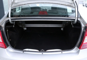 Подержанный автомобиль Renault Logan Sedan 2012 года (11 фото)