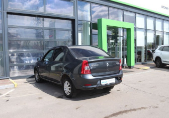 Подержанный автомобиль Renault Logan Sedan 2010 года (3 фото)