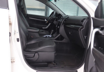 Подержанный автомобиль Kia Sorento 2010 года (12 фото)