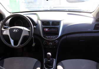 Подержанный автомобиль Hyundai Solaris Sedan 2014 года (10 фото)