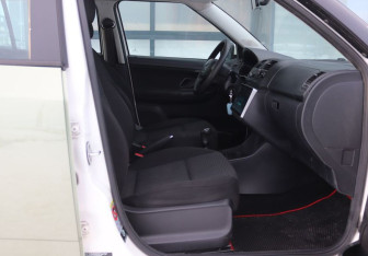 Подержанный автомобиль Skoda Fabia Hatchback 2012 года (13 фото)