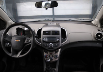 Подержанный автомобиль Chevrolet Aveo Sedan 2012 года (15 фото)