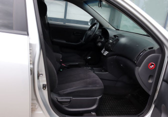 Подержанный автомобиль Hyundai Elantra Sedan 2007 года (9 фото)