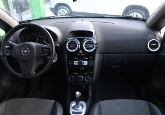 Подержанный автомобиль Opel Corsa 2010 года (13 фото)