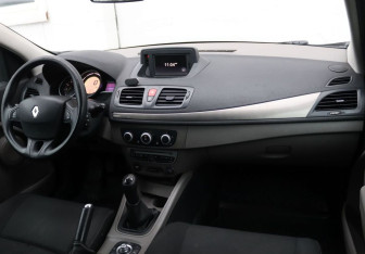 Подержанный автомобиль Renault Megane Hatchback 2009 года (14 фото)