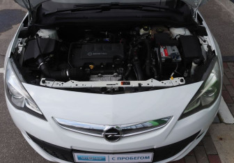 Подержанный автомобиль Opel Astra Hatchback 2013 года (9 фото)