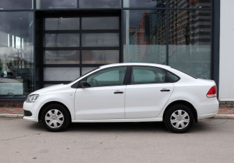 Подержанный автомобиль Volkswagen Polo Sedan 2012 года (6 фото)