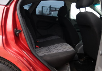 Подержанный автомобиль Ford Focus Hatchback 2009 года (11 фото)