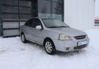 Подержанный автомобиль Kia Rio Sedan 2003 года (7 фото)