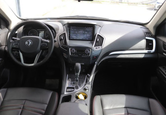 Подержанный автомобиль DongFeng AX7 2018 года (14 фото)