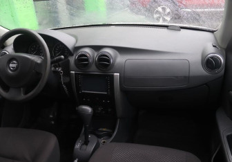 Подержанный автомобиль Nissan Almera Sedan 2014 года (14 фото)
