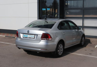 Подержанный автомобиль Volkswagen Polo Sedan 2017 года (5 фото)