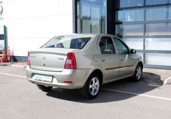 Подержанный автомобиль Renault Logan Sedan 2013 года (4 фото)