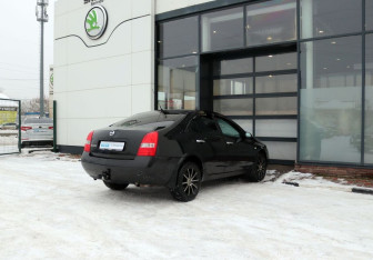 Подержанный автомобиль Nissan Primera Sedan 2007 года (5 фото)