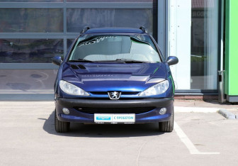 Подержанный автомобиль Peugeot 206 Wagon 2002 года (2 фото)