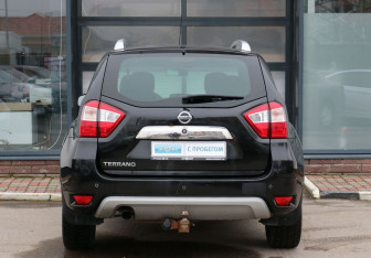 Подержанный автомобиль Nissan Terrano 2014 года (4 фото)