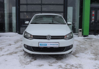 Подержанный автомобиль Volkswagen Polo Sedan 2015 года (8 фото)