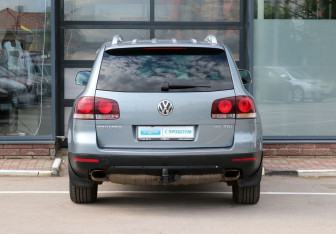 Подержанный автомобиль Volkswagen Touareg 2008 года (6 фото)