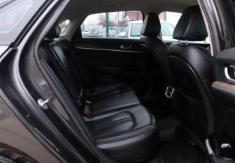 Подержанный автомобиль Kia K5 2021 года (12 фото)