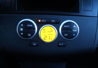 Подержанный автомобиль Nissan Tiida Sedan 2008 года (17 фото)