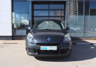 Подержанный автомобиль Renault Scenic 2009 года (8 фото)