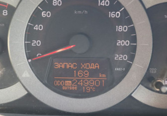 Подержанный автомобиль Toyota RAV4 2012 года (16 фото)