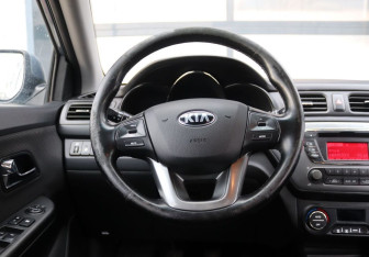 Подержанный автомобиль Kia Rio Sedan 2014 года (16 фото)