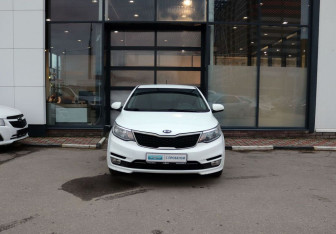 Подержанный автомобиль Kia Rio Hatchback 2016 года (8 фото)