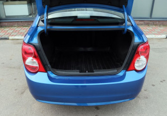 Подержанный автомобиль Chevrolet Aveo Sedan 2012 года (11 фото)