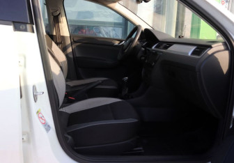 Подержанный автомобиль Skoda Rapid Liftback 2017 года (13 фото)