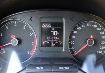 Подержанный автомобиль Volkswagen Polo Sedan 2014 года (17 фото)