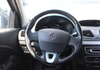 Подержанный автомобиль Renault Megane Hatchback 2012 года (15 фото)