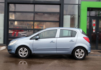 Подержанный автомобиль Opel Corsa 2007 года (8 фото)