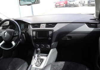 Подержанный автомобиль Skoda Octavia Liftback 2014 года (14 фото)