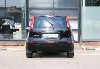 Подержанный автомобиль Nissan Note 2007 года (6 фото)